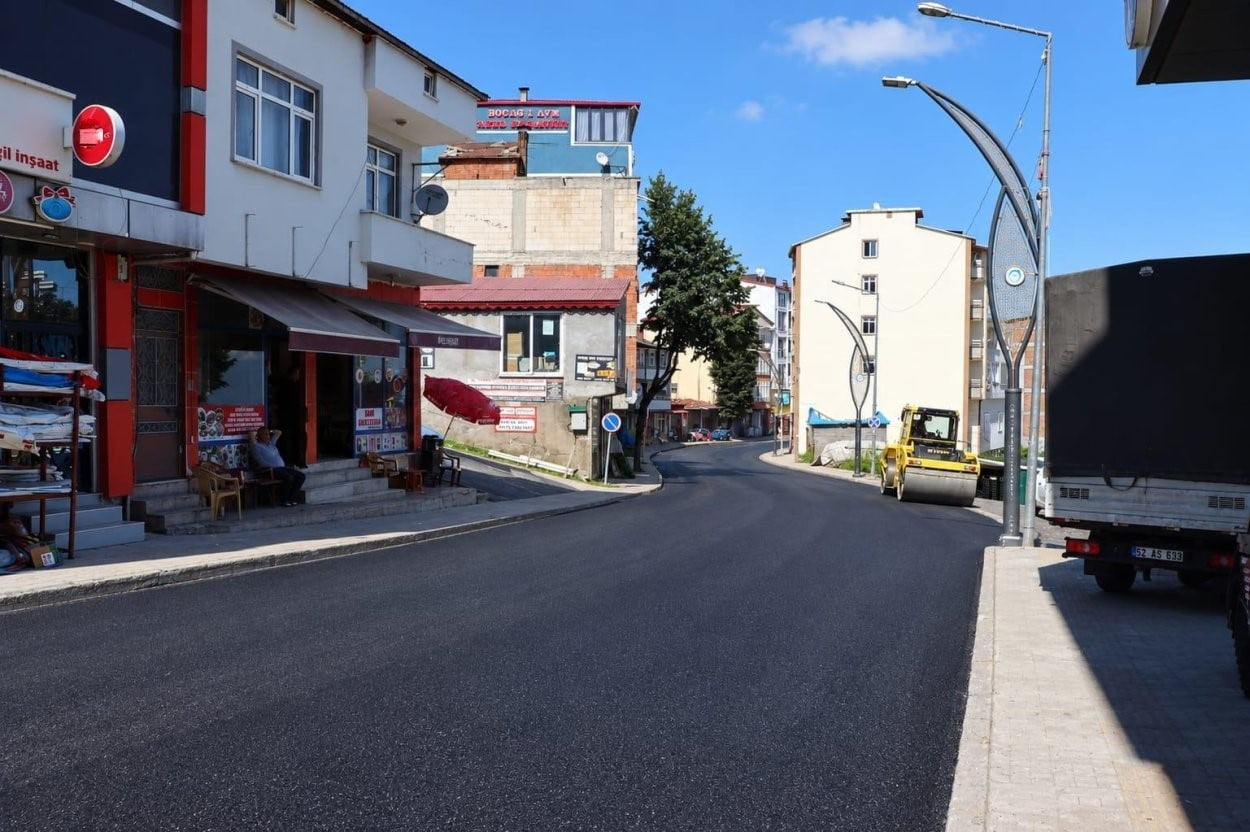 ÇALIŞMALAR KAPSAMINDA ÇAYBAŞI İLÇESİNİN ÖNEMLİ YERLEŞİM NOKTALARINDAN İLKÜVEZ MAHALLESİ’NİN...
