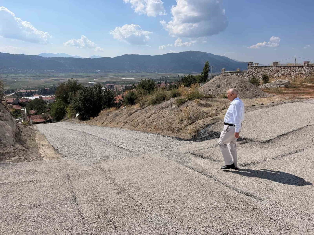 ÇAMELİ BELEDİYESİ FEN İŞLERİ MÜDÜRLÜĞÜ EKİPLERİ, BELEDİYENİN KENDİ ARAÇ, MAKİNE VE EKİPMANLARIYLA...