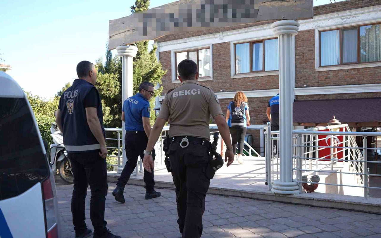 ÇANAKKALE'NİN GELİBOLU İLÇESİNDE BELEDİYE BAŞKANI AK PARTİLİ DR. ALİ KAMİL SOYUAK, ZABITA...