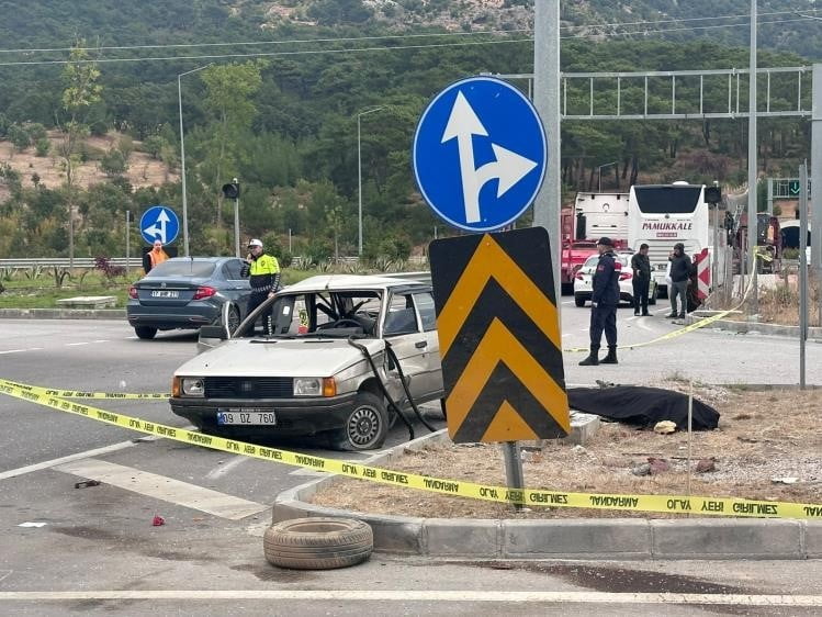 ÇANAKKALE’NİN AYVACIK İLÇESİNİN TROYA TÜNELİ GİRİŞİNDEKİ KAVŞAKTA MEYDANA GELEN KAZADA YOLCU...