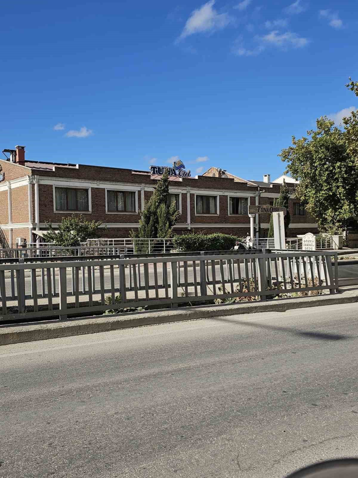ÇANAKKALE’NİN GELİBOLU İLÇESİNDE İDDİAYA GÖRE 2 ERKEK ÇOCUKLA OTEL ODASINDA YAKALANAN İŞ İNSANI...