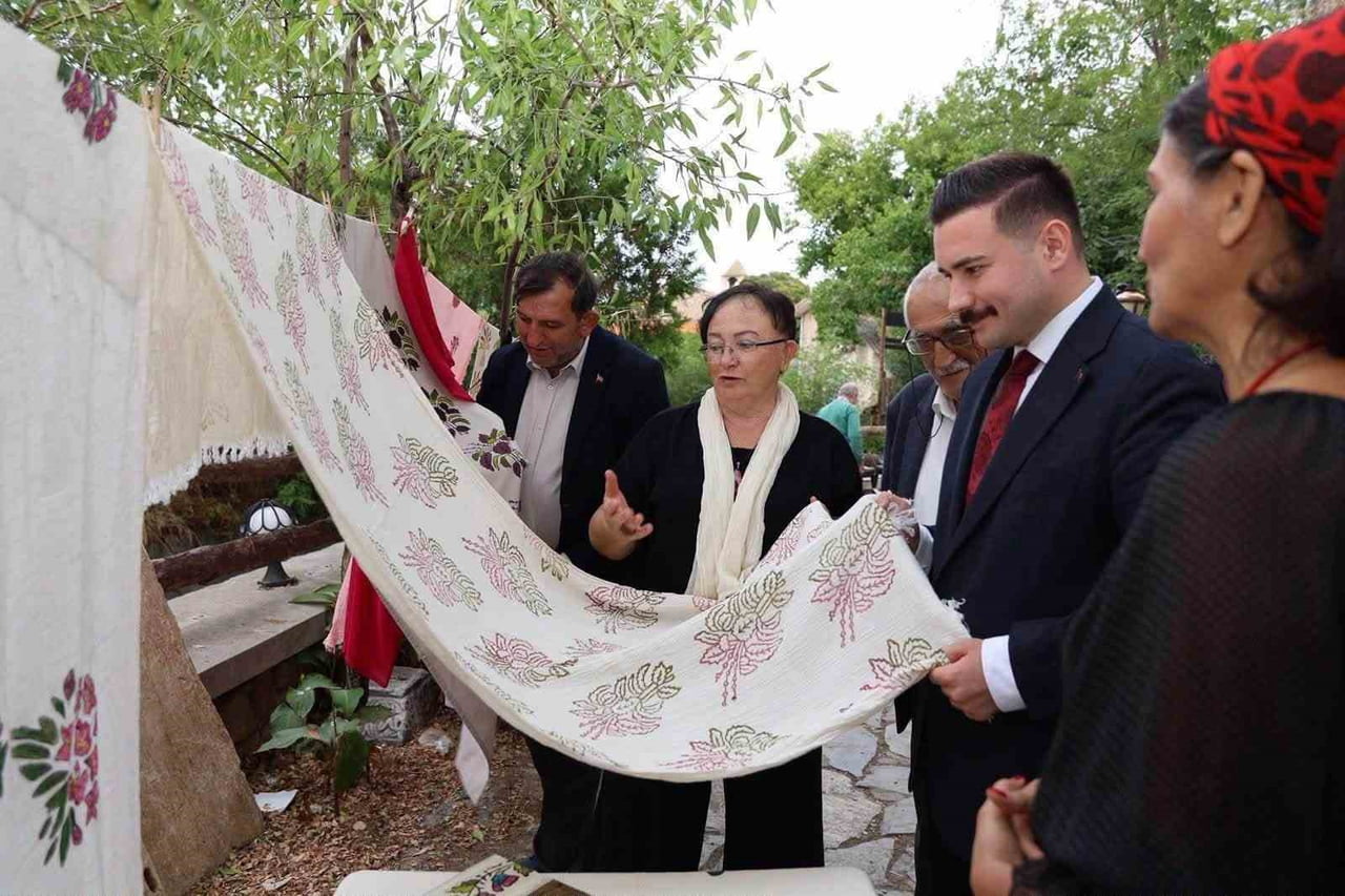 ÇANAKKALE’NİN GÖKÇEADA İLÇESİNDE GELENEKSEL EL SANATLARININ ÖZGÜN ÖRNEKLERİNDEN TOKAT...