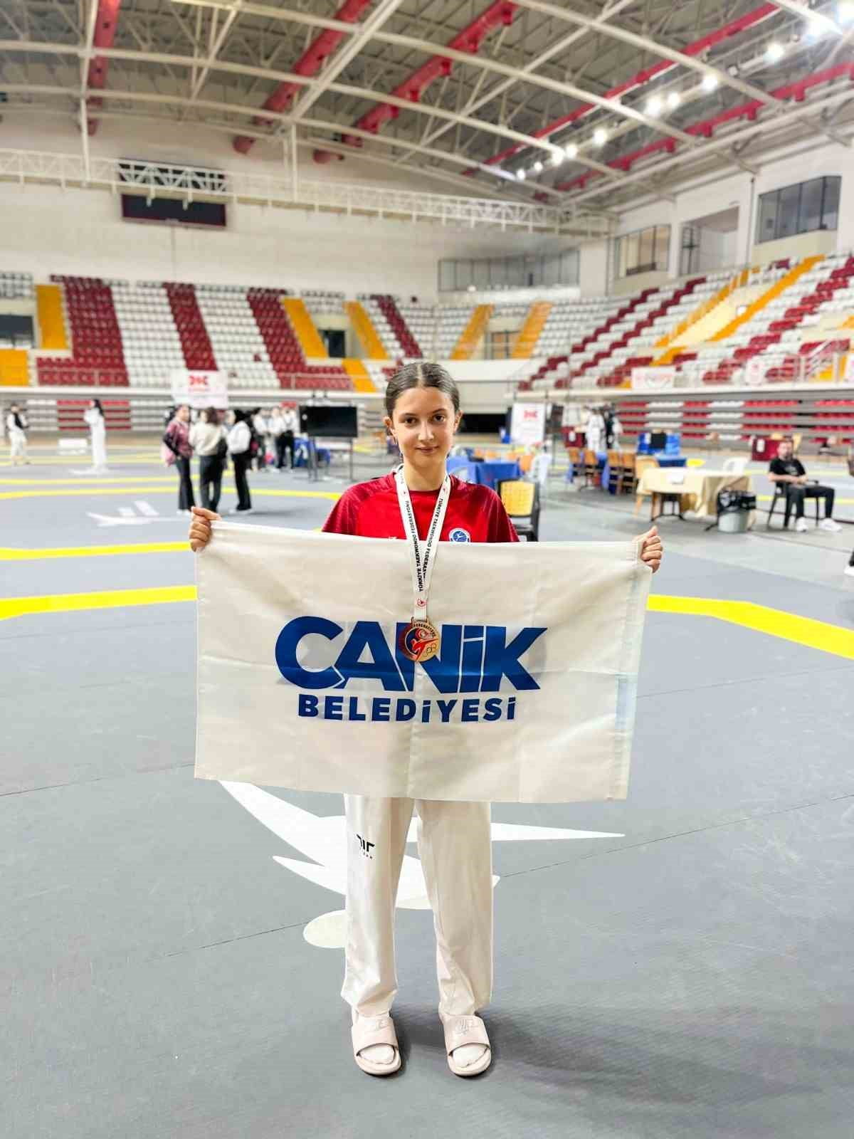 CANİK BELEDİYESPOR KULÜBÜ SPORCUSU ASİYE NUR BİLGİN, TEKVANDO TÜRKİYE ŞAMPİYONASI'NDA ADINI FİNALE...