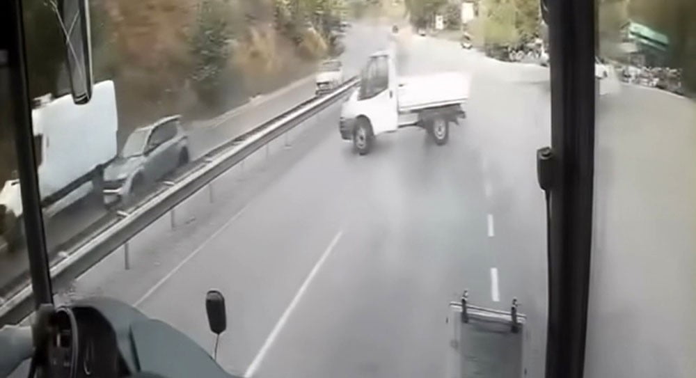 ÇANKIRI'DA VİRAJI ALAMAYAN KAMYONETİN KAYARAK YOLDA SPİN ATTI