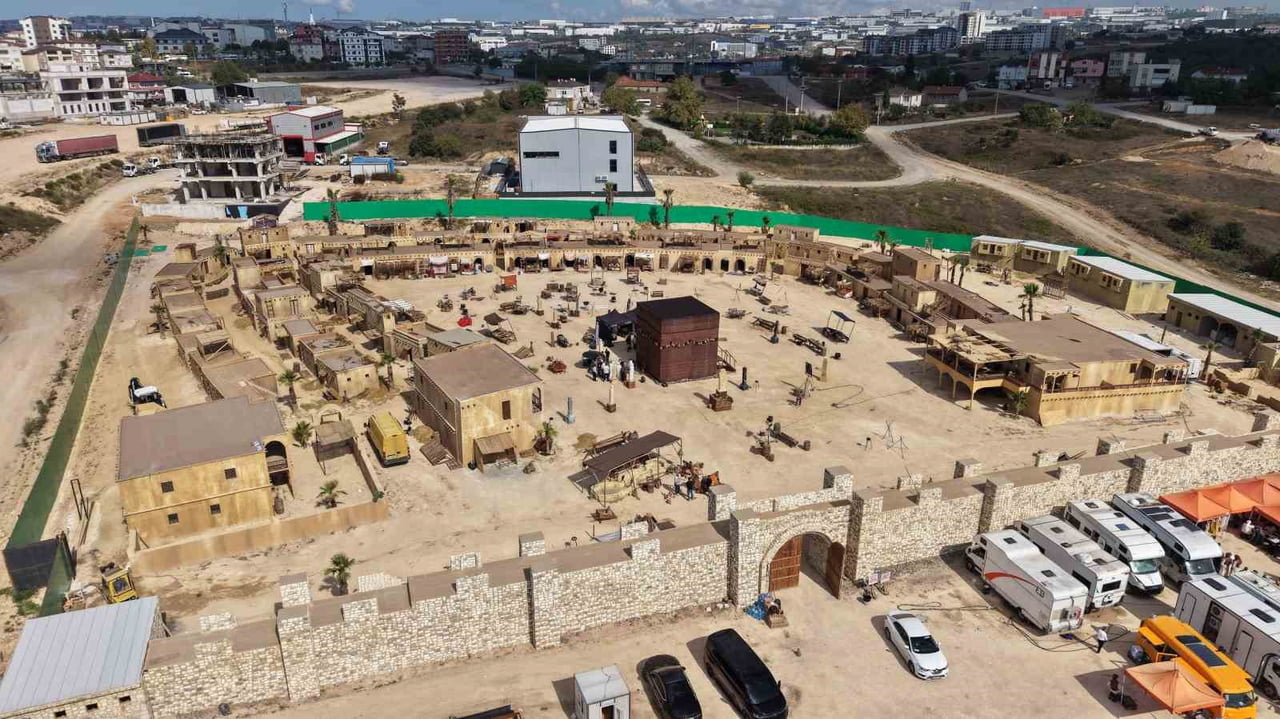 ÇAYIROVA FİLM PLATOSU'NDA, "SANCI; İSLAMİYET’İN DOĞUŞU" FİLMİNİN ÇEKİMLERİ DEVAM...
