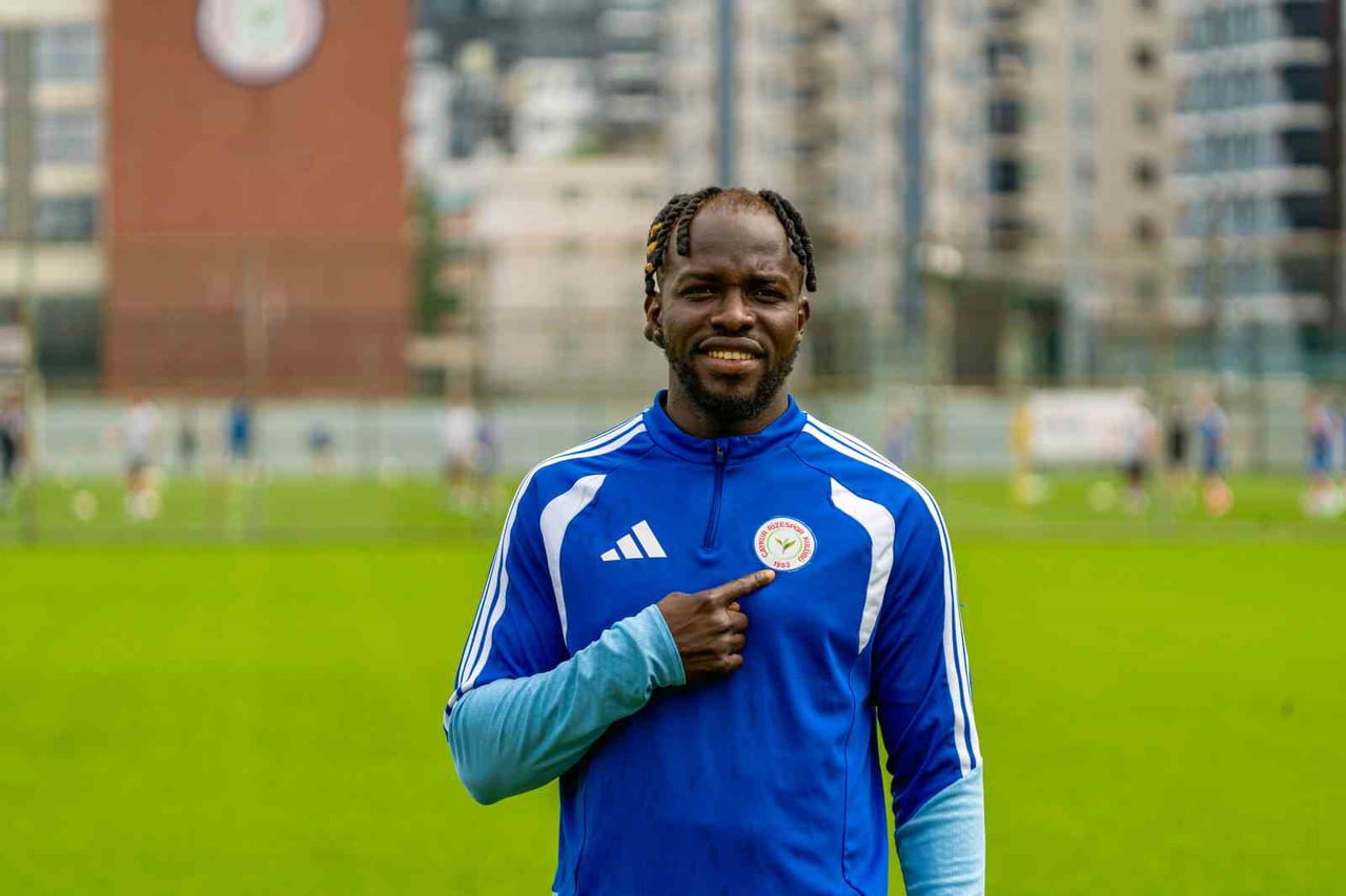 ÇAYKUR RİZESPOR'UN FORVETİ ALİ SOWE, ANA HEDEFLERİNİN TAKIMIN KAZANMASININ OLDUĞUNU BELİRTEREK...