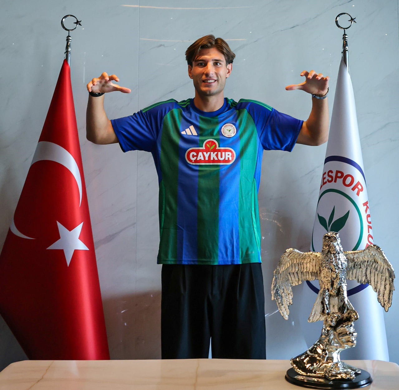 ÇAYKUR RİZESPOR, İTALYA SERİE A EKİPLERİNDEN CAGLİARİ FORMASI GİYEN SANTRFOR GENNARO BORRELLİ’Yİ...
