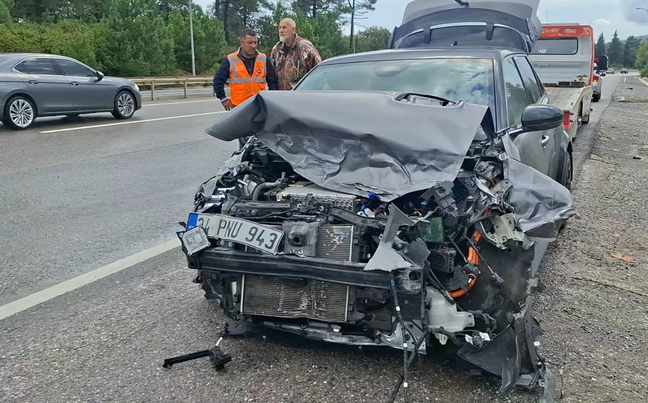 ÇEKMEKÖY ÖMERLİ MEVKİİNDE D020 KARAYOLU ÜZERİNDE MEYDANA GELEN TRAFİK KAZASINDA BİR OTOMOBİL AĞIR...
