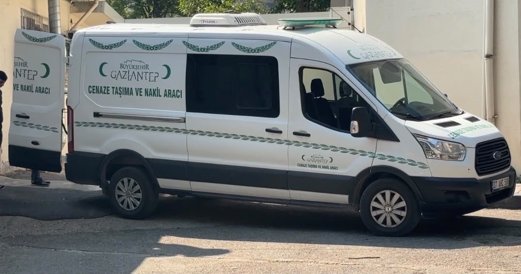 CENAZE, GAZİANTEP ADLİ TIP KURUMU'NDA TAMAMLANAN İŞLEMLERİN ARDINDAN DEFNEDİLMEK ÜZERE YAKINLARINA...