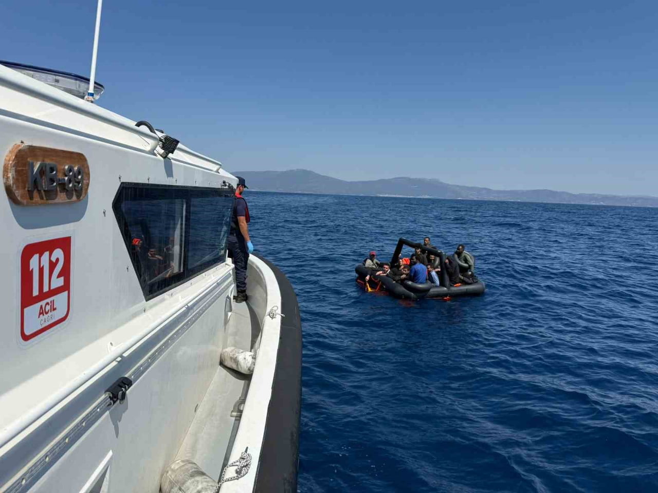 ÇEŞME VE MENDERES İLÇELERİ AÇIKLARINDA, YUNANİSTAN UNSURLARINCA TÜRK KARASULARINA GERİ İTİLEN...