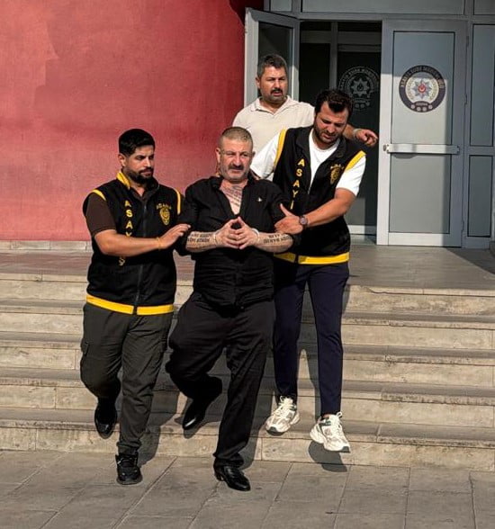 CEZAEVİ FİRARİSİ OLAN AKÇAY, ADANA POLİSİNİN YAKLAŞIK 200 SAATLİK KGYS VE GÜVENLİK KAMERASI...
