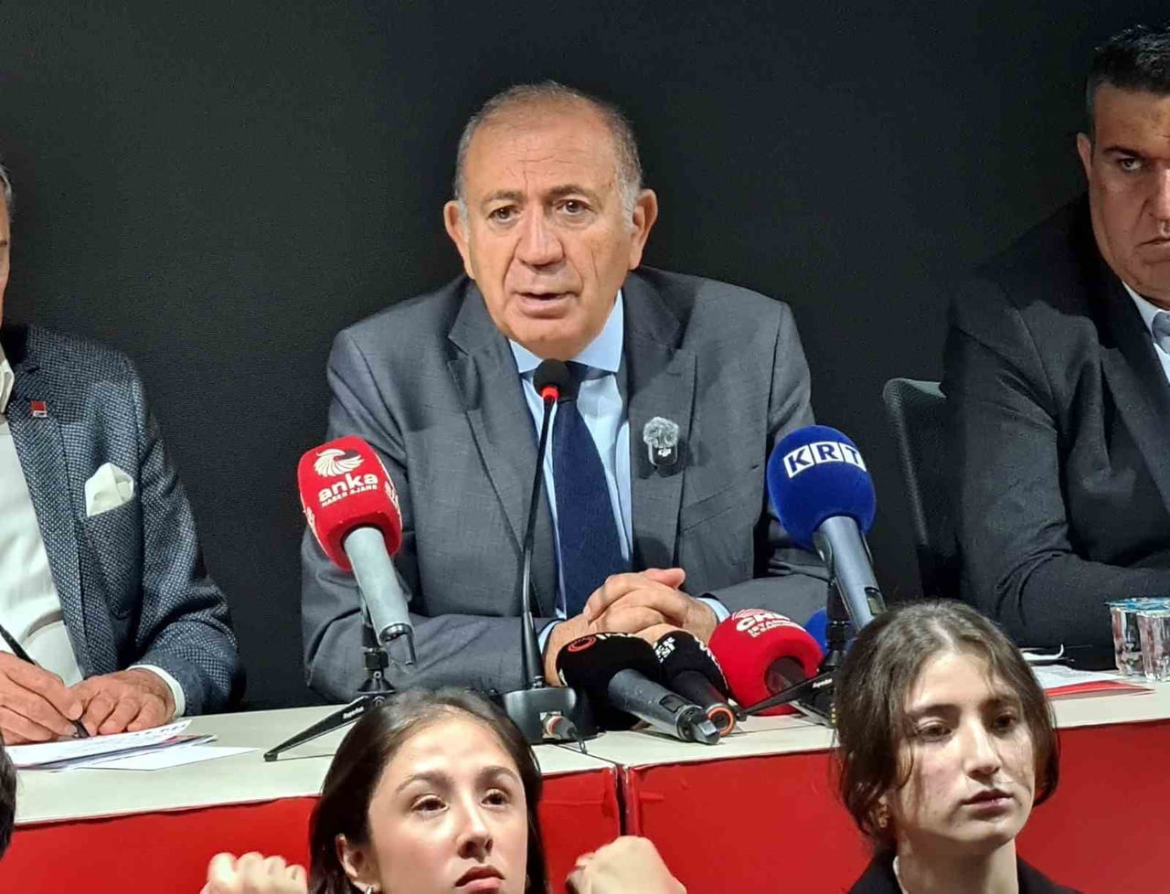 CHP'Lİ GÜRSEL TEKİN, TÖRENDE KONUŞMA YAPTI.