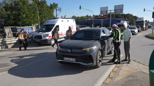 Cip ile hafif ticari araç çarpıştı: 2 yaralı