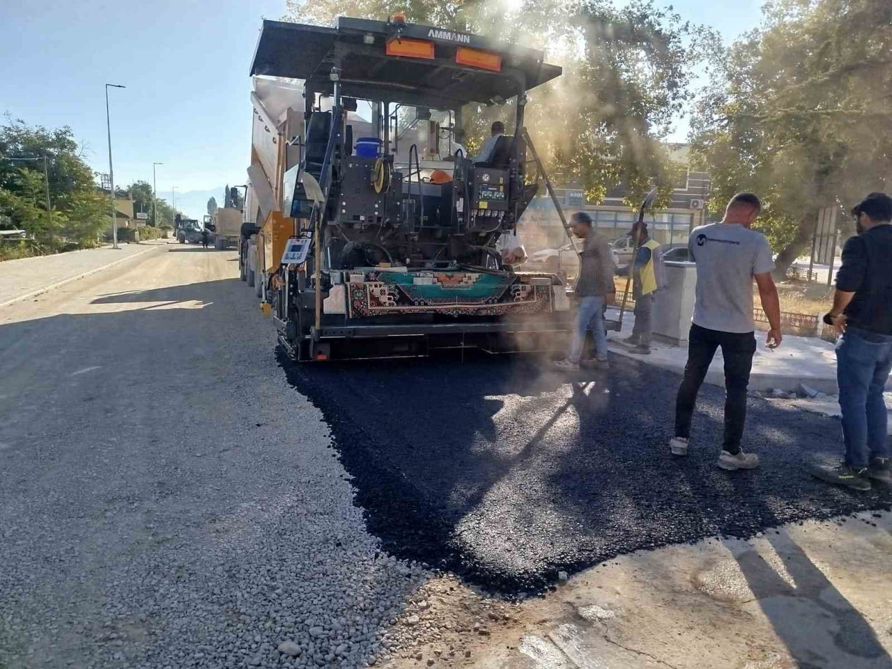 ÇİVRİL’DE 20 YILLIK BEKLEYİŞİN ARDINDAN YOL HİZMETE AÇILDI
