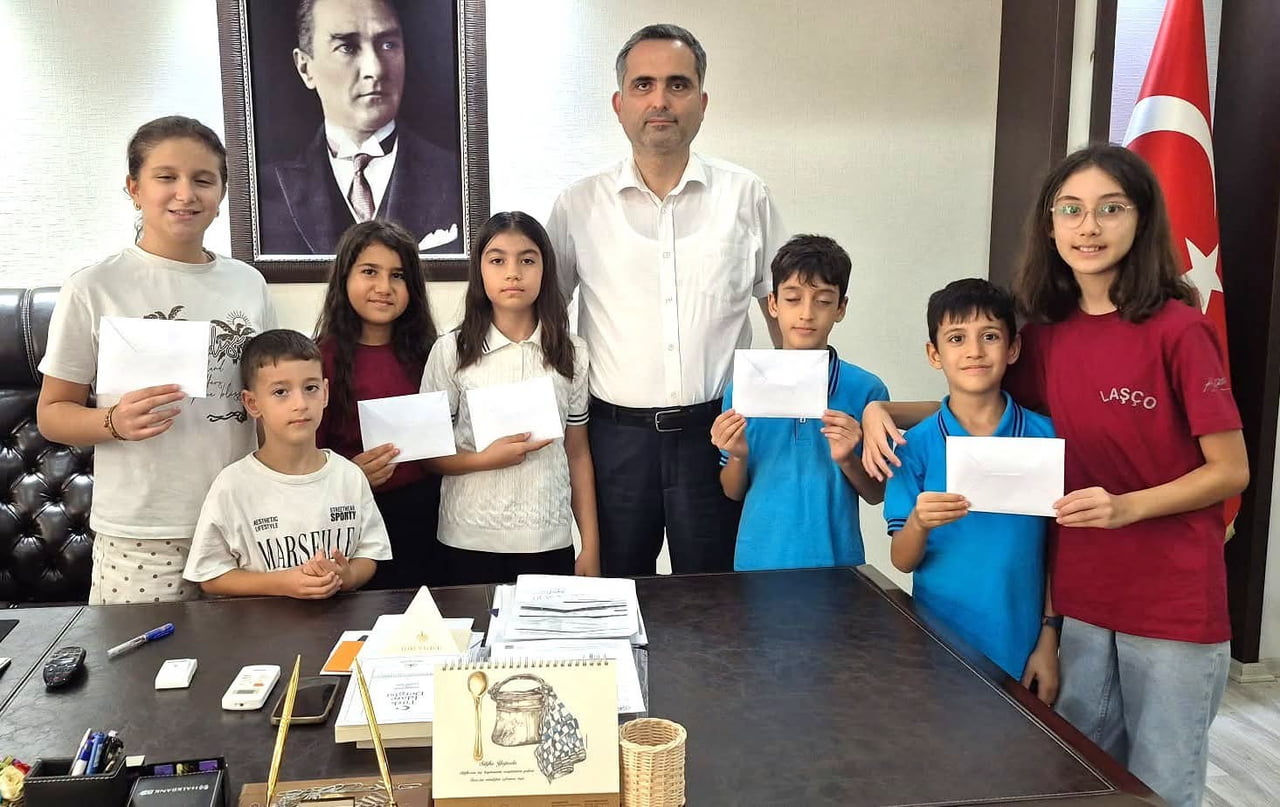 ÇOCUKLAR, ELDE ETTİKLERİ 15 BİN TL'Yİ YANGINDAN ZARAR GÖREN VATANDAŞLARA ULAŞTIRILMAK ÜZERE KOZAN...