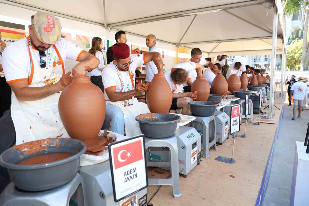 ÇÖMLEK FESTİVALİ'NDE DÜNYACA ÜNLÜ ELLER YARIŞTI