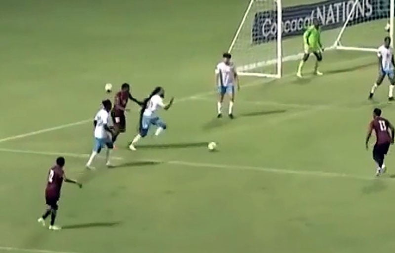 CONCACAF ULUSLAR LİGİ'NDE OYNANAN ANTİGUA & BARBUDA - ANGUİLLA MAÇINDA OYUNA SONRADAN DAHİL OLAN...