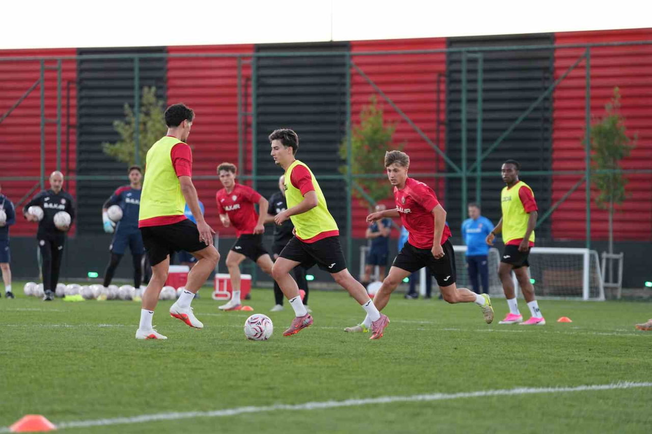 ÇORUM FK, TRENDYOL SÜPER LİG’İN 5. HAFTASINDA OYNAYACAĞI SAMSUNSPOR KARŞILAŞMASININ HAZIRLIKLARINA...