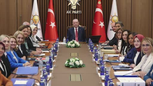 Cumhurbaşkanı Erdoğan, AK Parti kadın kolları belediye başkanlarını kabul etti
