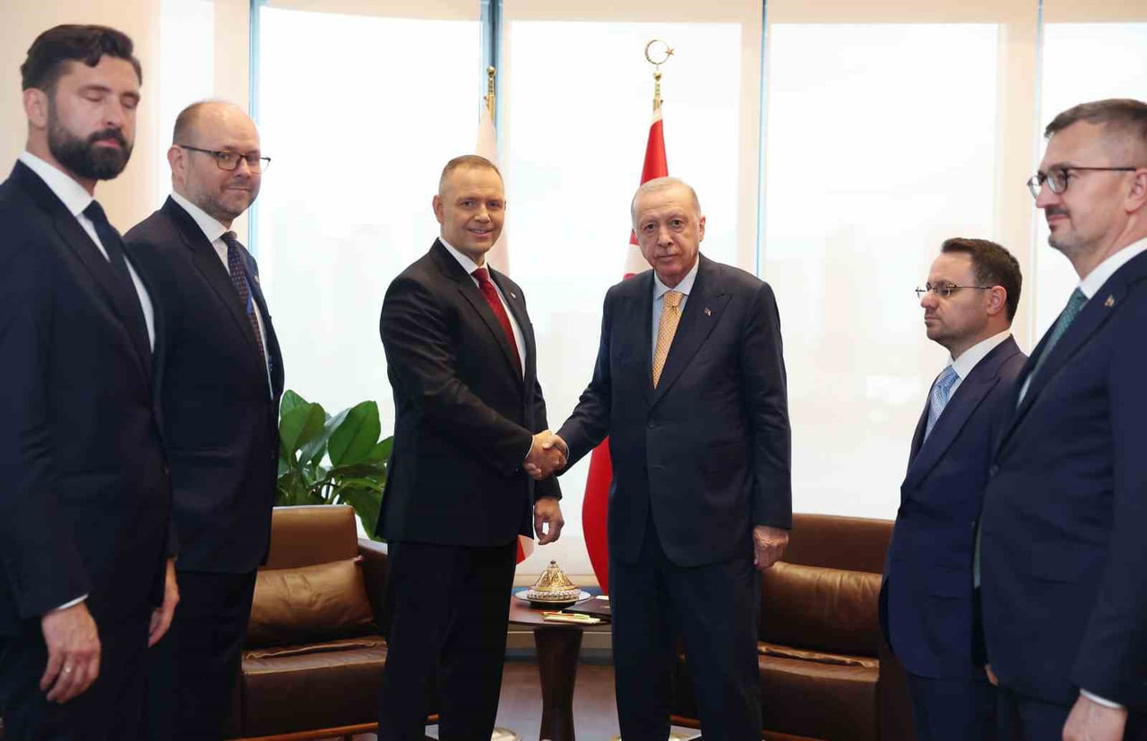 CUMHURBAŞKANI ERDOĞAN, POLONYA CUMHURBAŞKANI NAWROCKİ İLE GÖRÜŞTÜ