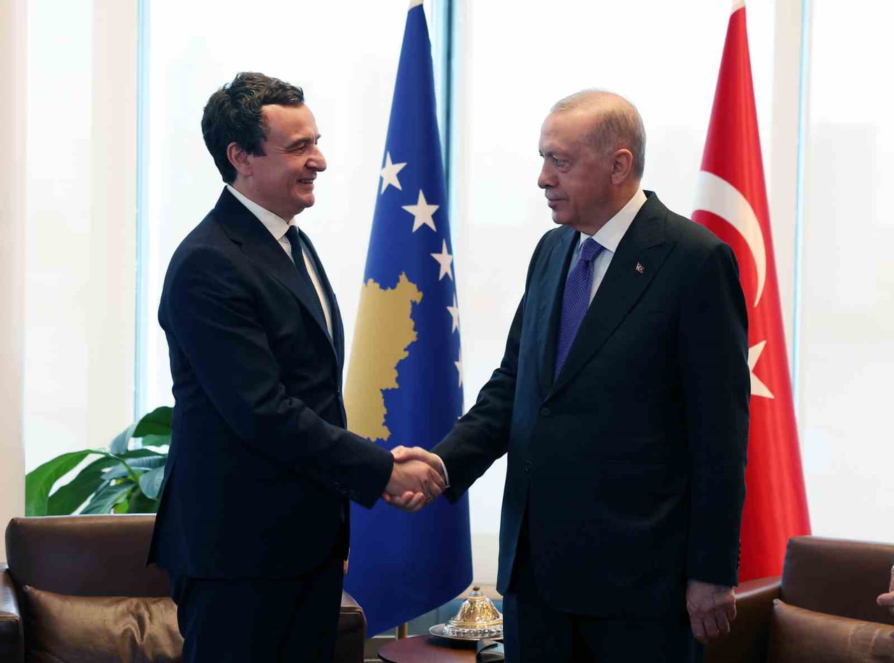 CUMHURBAŞKANI RECEP TAYYİP ERDOĞAN, KOSOVA BAŞBAKANI ALBİN KURTİ'Yİ TÜRKEVİ'NDE KABUL...