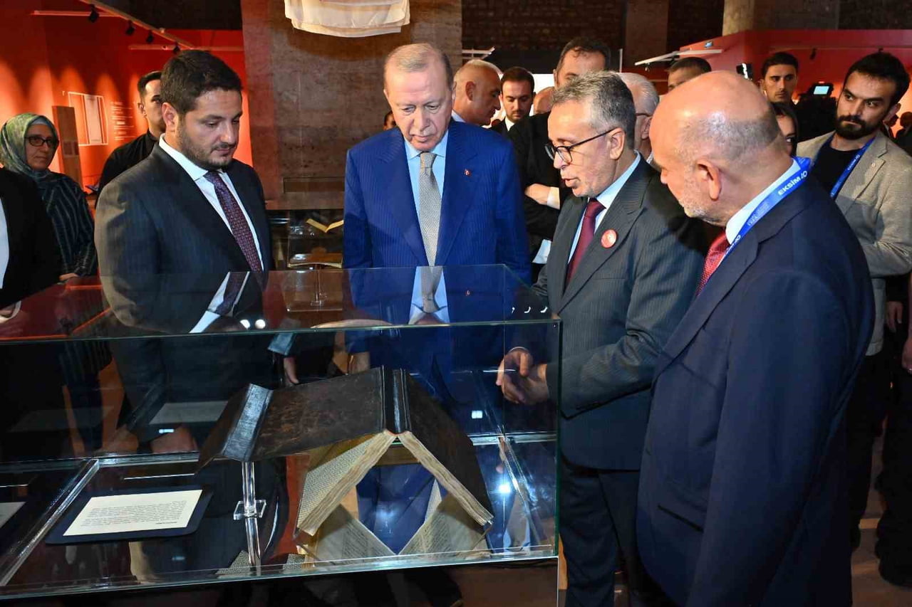 CUMHURBAŞKANI RECEP TAYYİP ERDOĞAN SERGİYİ GEZDİ