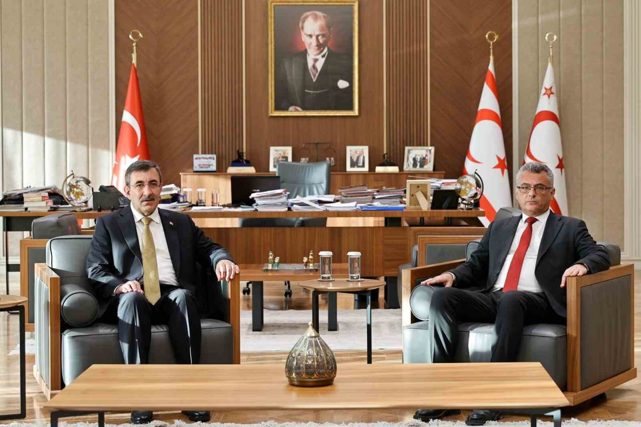 CUMHURBAŞKANI YARDIMCISI CEVDET YILMAZ VE BERABERİNDEKİ HEYET, TAZİYE ZİYARETİNDE BULUNMAK ÜZERE...