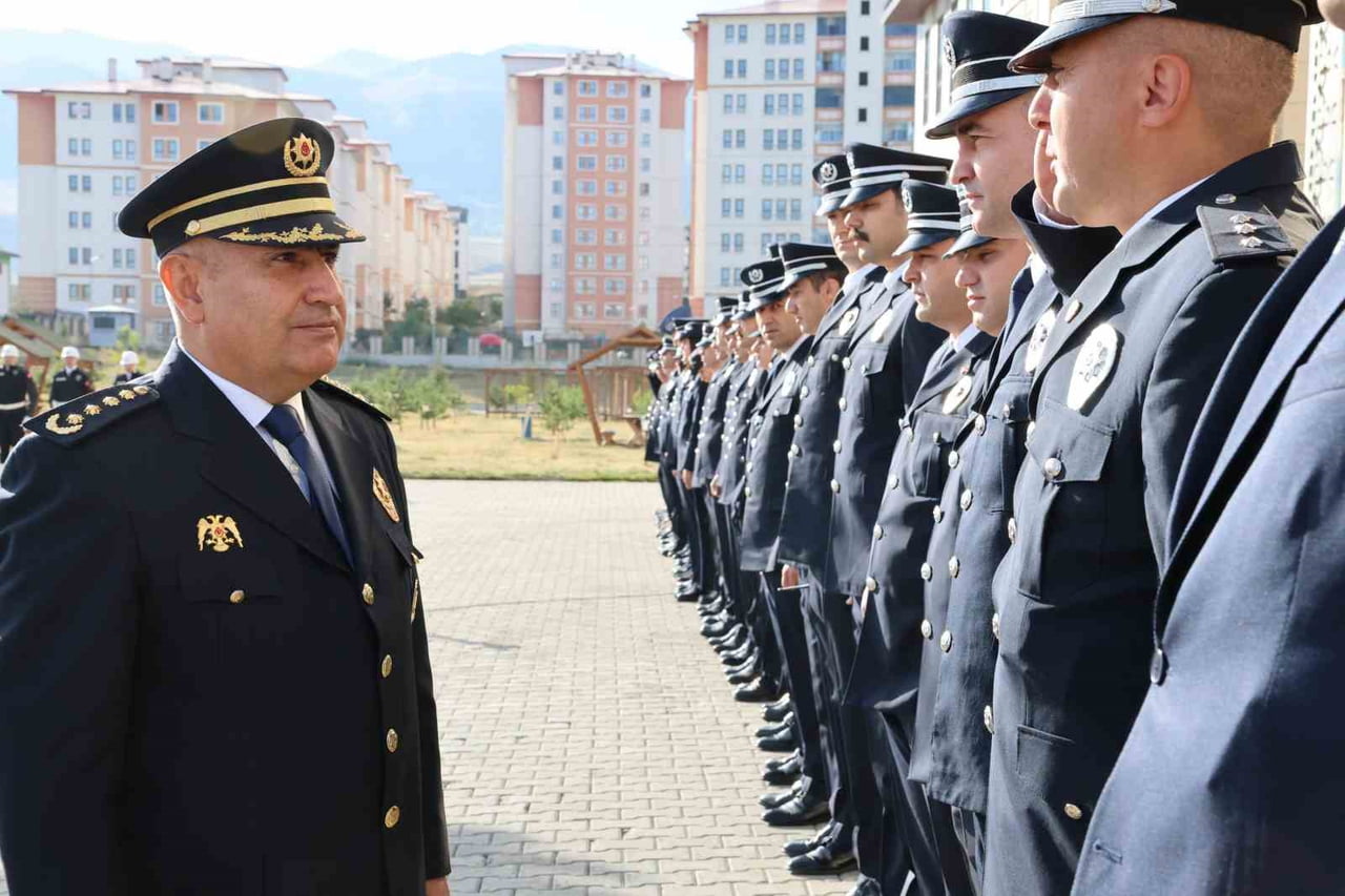 CUMHURBAŞKANLIĞI KARARNAMESİYLE ERZURUM İL EMNİYET MÜDÜRÜ OLARAK ATANAN MAHMUT AY, YAYIMLADIĞI...