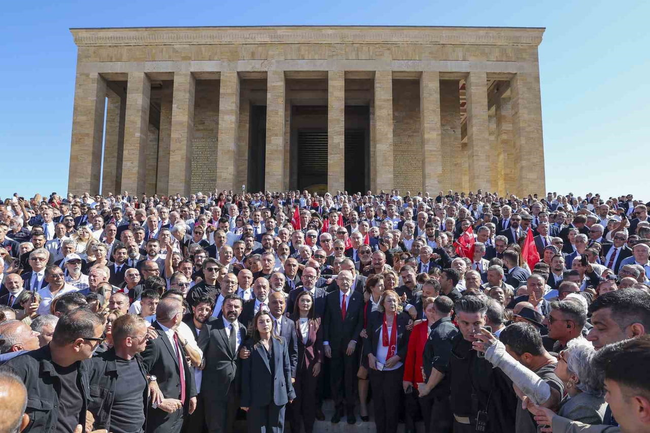CUMHURİYET HALK PARTİSİ (CHP) GENEL BAŞKANI KEMAL KILIÇDAROĞLU VE BERABERİNDEKİ HEYET, PARTİNİN...
