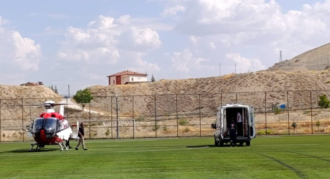 DARENDE’DE 8 YAŞINDAKİ ÇOCUK İÇİN AMBULANS HELİKOPTER HAVALANDI