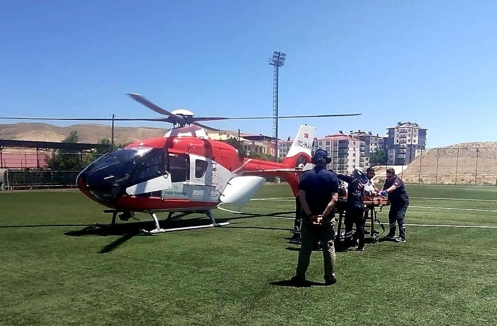 DARENDE’DE KALP KRİZİ GEÇİREN HASTA HAVA AMBULANSIYLA SEVK EDİLDİ