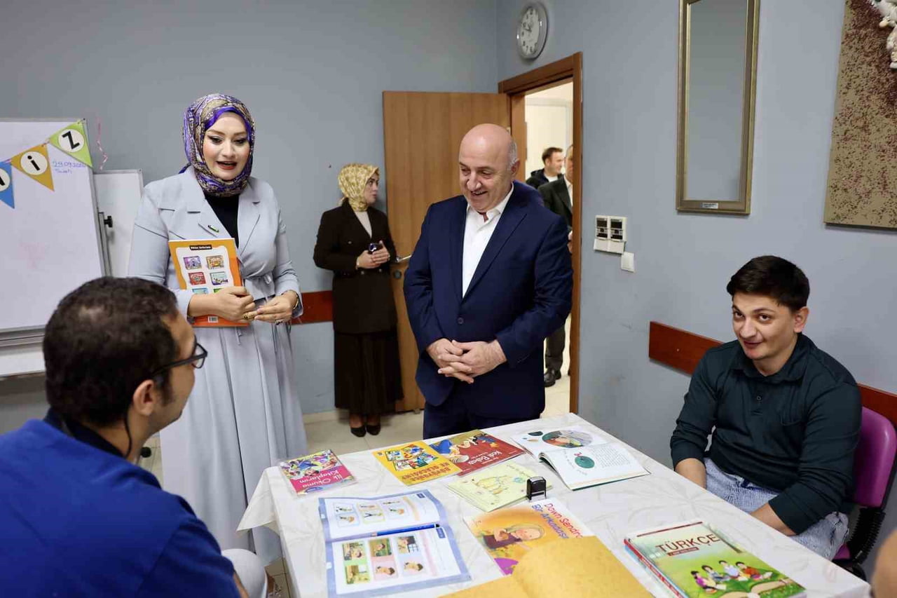 DARICA'DA ÖZEL BİREYLERİN SOSYAL HAYATA KATILIMINI DESTEKLEMEK AMACIYLA FAALİYET GÖSTEREN ENGELSİZ...