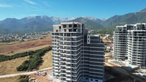 Denizli'de 4 aydır ödemeleri yapılmayan inşaat işçileri çatıya çıktı