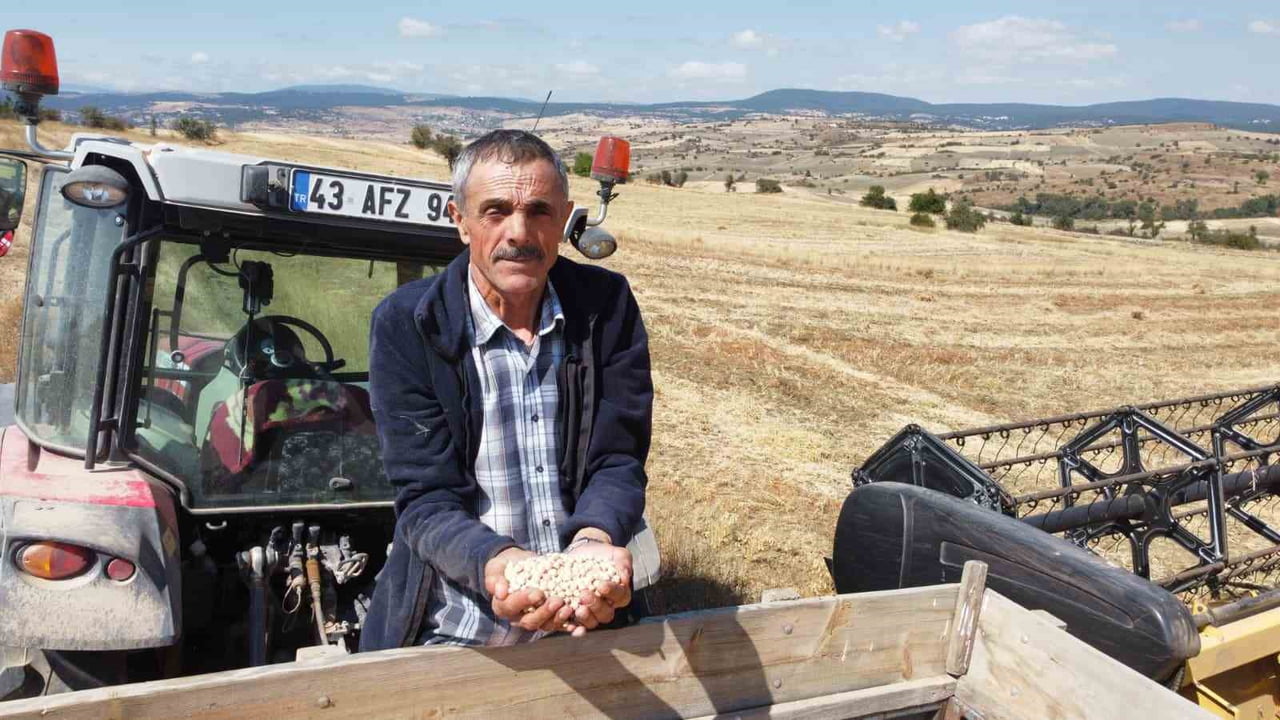 DENİZLİ’DE GELİŞTİRİLEN BORSA-20 NOHUT ÇEŞİDİNİN TOHUMLARININ EKİLDİĞİ KÜTAHYA’NIN SEYİTÖMER...