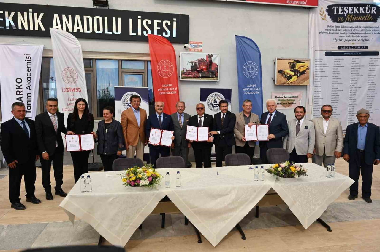 DENİZLİ İL MİLLÎ EĞİTİM MÜDÜRLÜĞÜ İLE MESLEK KURULUŞLARI ARASINDA İMZALANAN İŞ BİRLİĞİ...
