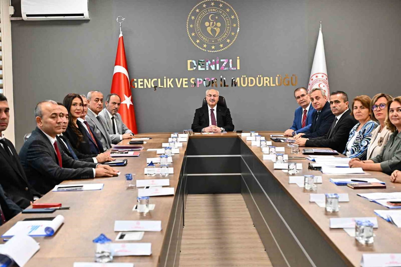 DENİZLİ VALİSİ YAVUZ SELİM KÖŞGER, 2026-2027 AKADEMİK YILI HAZIRLIKLARI DEVAM EDERKEN ÖĞRENCİ...