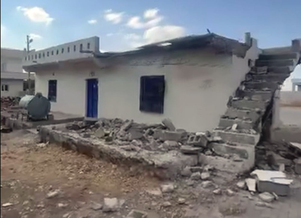 DEPREM HİLVAN'DA HASARA YOL AÇTI. HASAR GÖREN EV, VATANDAŞLAR TARAFINDAN GÖRÜNTÜLENDİ.