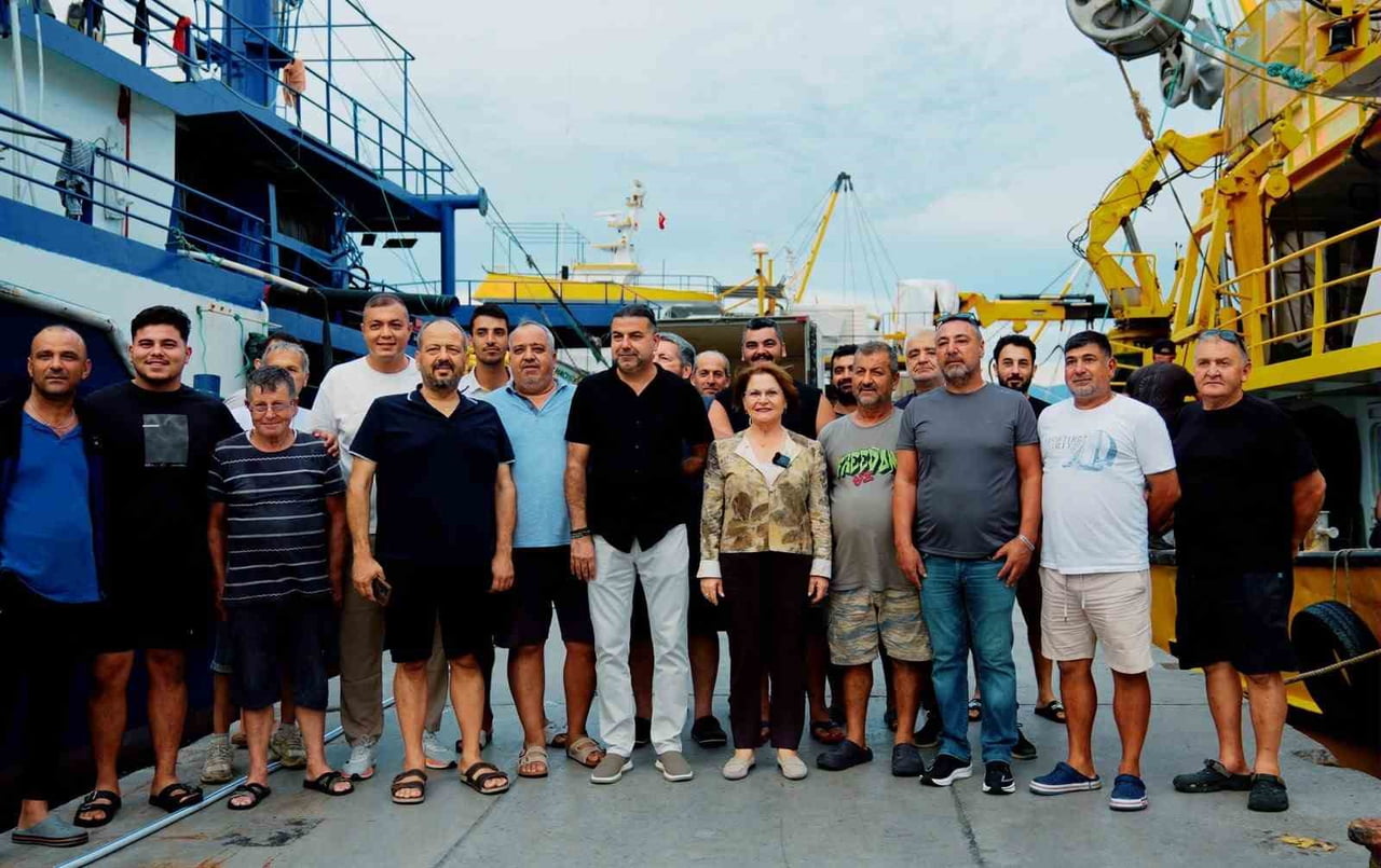 DİDİM BELEDİYE BAŞKANI HATİCE GENÇAY, YENİ BALIKÇILIK SEZONUNUN BAŞLAMASI DOLAYISIYLA BALIKÇILARI...