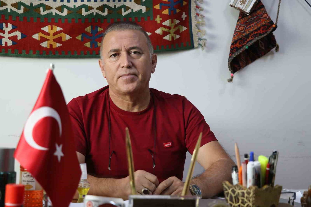 DİJİTAL YAŞAM ENSTİTÜSÜ BAŞKANI VE SİVAS CUMHURİYET ÜNİVERSİTESİ ÖĞRETİM ÜYESİ PROF. DR. TUNCAY...