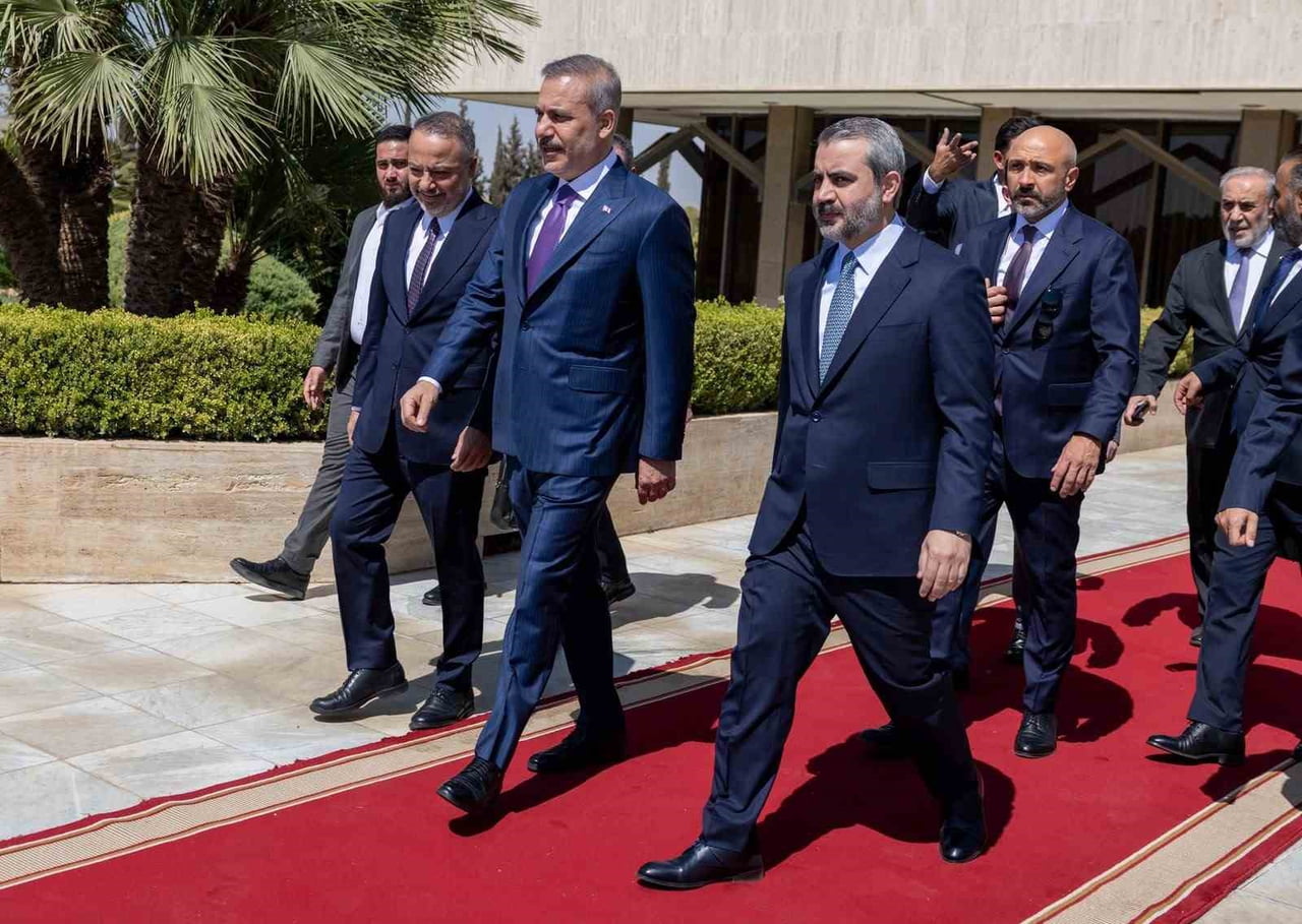 DIŞİŞLERİ BAKANI HAKAN FİDAN RESMİ ZİYARETTE BULUNMAK ÜZERE GELDİĞİ ŞAM’DA SURİYE DIŞİŞLERİ BAKANI...