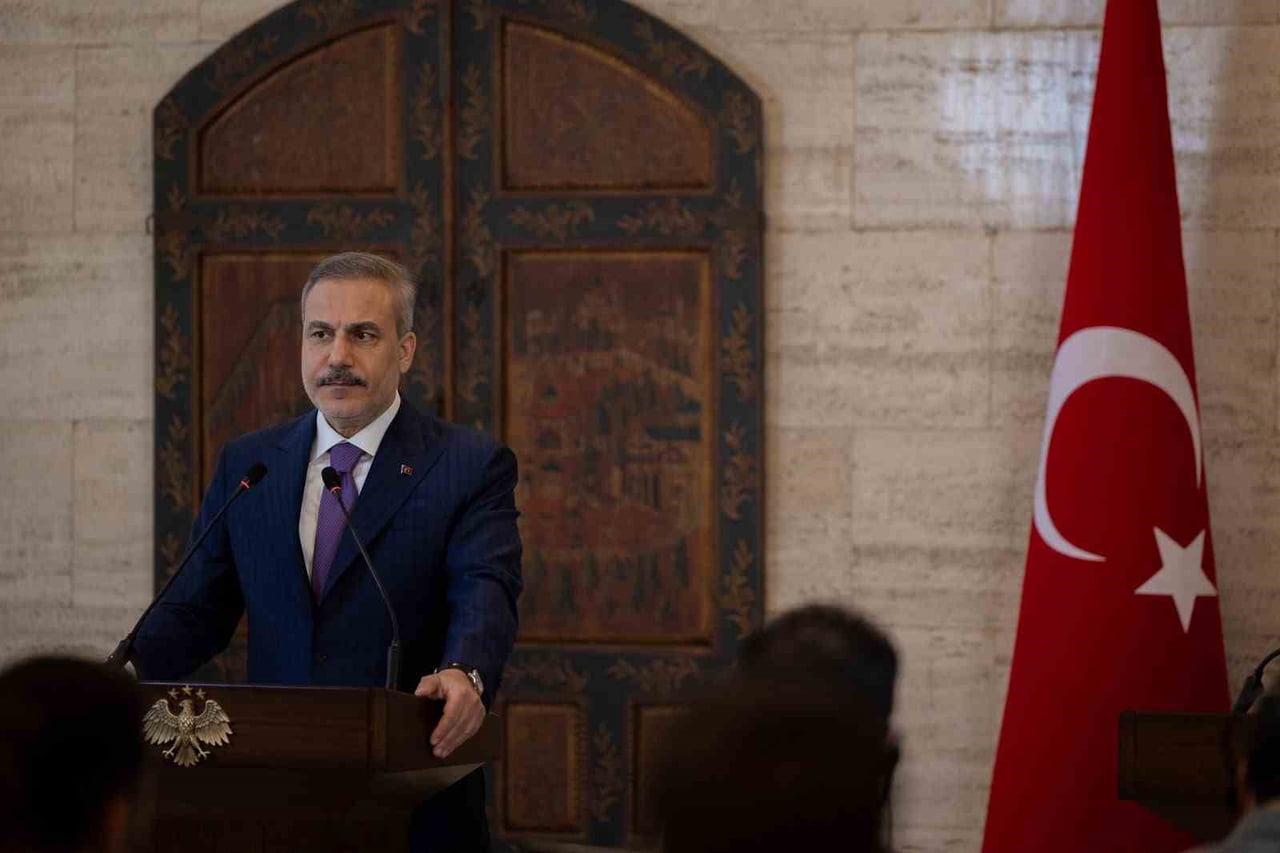 DIŞİŞLERİ BAKANI HAKAN FİDAN ŞAM’DA SURİYELİ MEVKİDAŞI ESAD HASAN ŞEYBANİ İLE GÖRÜŞTÜ. GÖRÜŞMENİN...