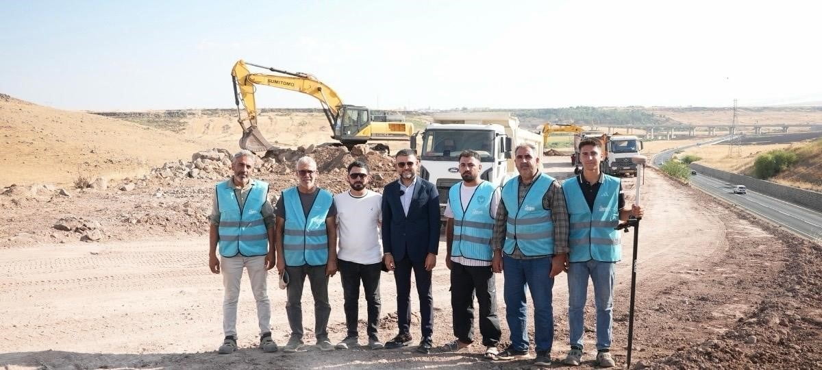 DİYARBAKIR'DA, EĞİL BELEDİYESİ TARAFINDAN İLÇEDE YOL YAPIM ÇALIŞMALARINA BAŞLANDI. BELEDİYE...