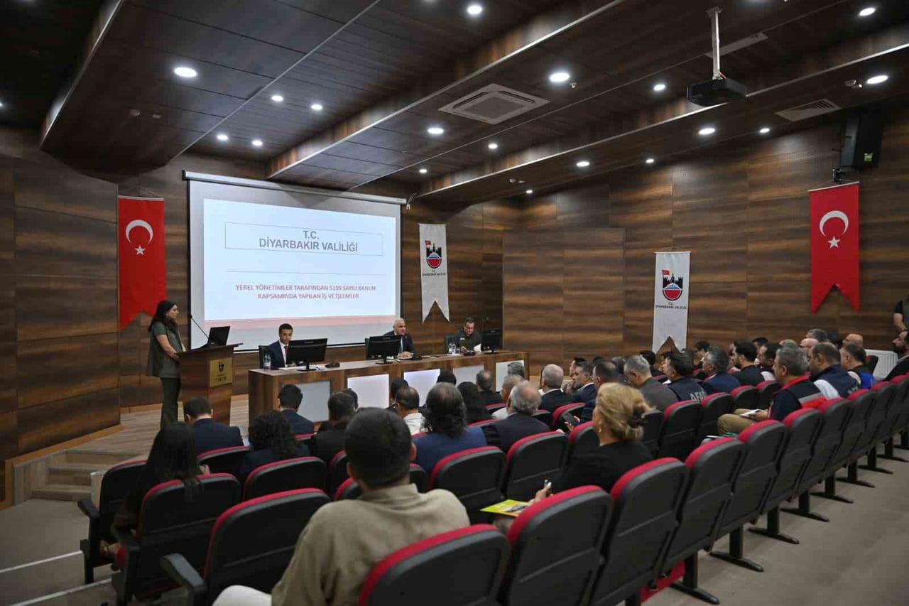 DİYARBAKIR'DA İL HAYVANLARI KORUMA KURULU TOPLANTISI, VALİ MURAT ZORLUOĞLU BAŞKANLIĞINDA...