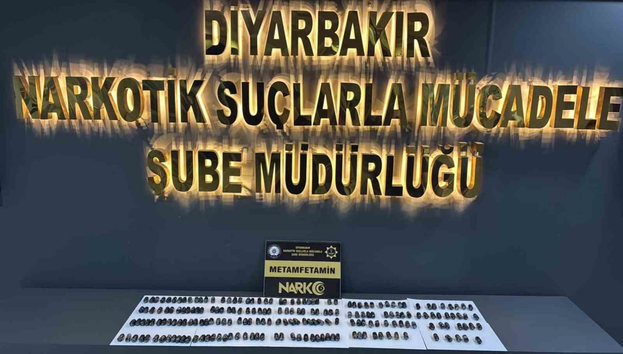 DİYARBAKIR'DA MİDELERİNDE TAŞIDIKLARI UYUŞTURUCU MADDE İLE YAKALANAN YABANCI UYRUKLU 2 KİŞİ...