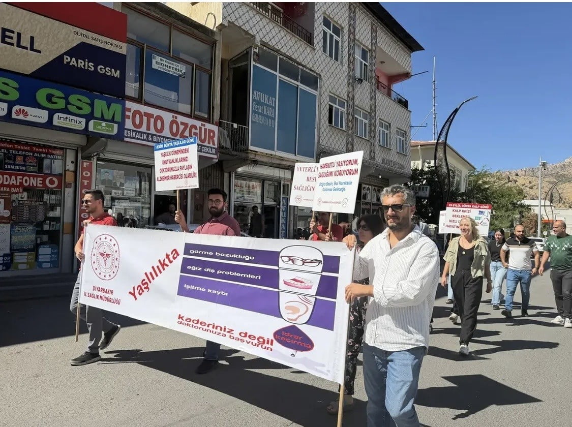 DİYARBAKIR'IN ÇERMİK İLÇESİNDE OBEZİTEYE KARŞI FARKINDALIK OLUŞTURMAK İÇİN YÜRÜYÜŞ...