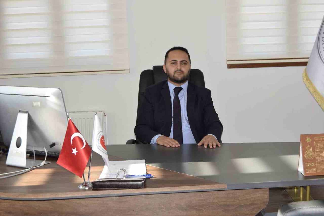 DİYARBAKIR'IN DİCLE İLÇE MÜFTÜSÜ OLARAK ATANAN SERDAR BAYSOY, İLÇEYE GELEREK GÖREVE...