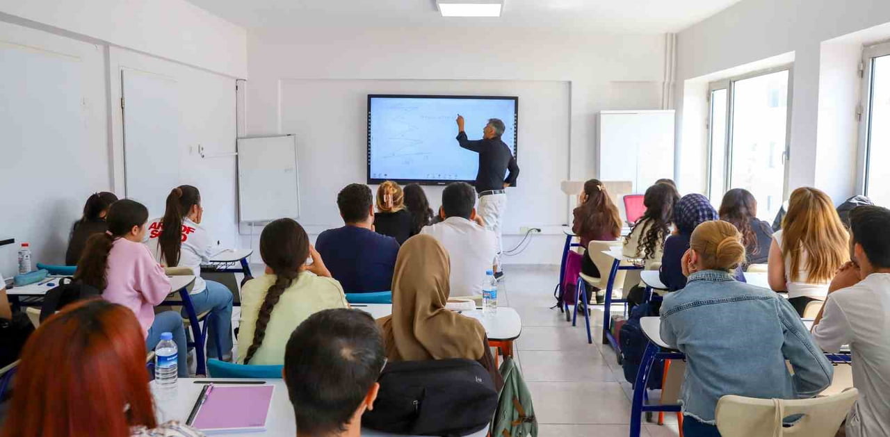 DİYARBAKIR BÜYÜKŞEHİR BELEDİYESİ BÜNYESİNDE FAALİYET GÖSTEREN AKADEMİ SUR, AKADEMİ HUZUREVLERİ VE...
