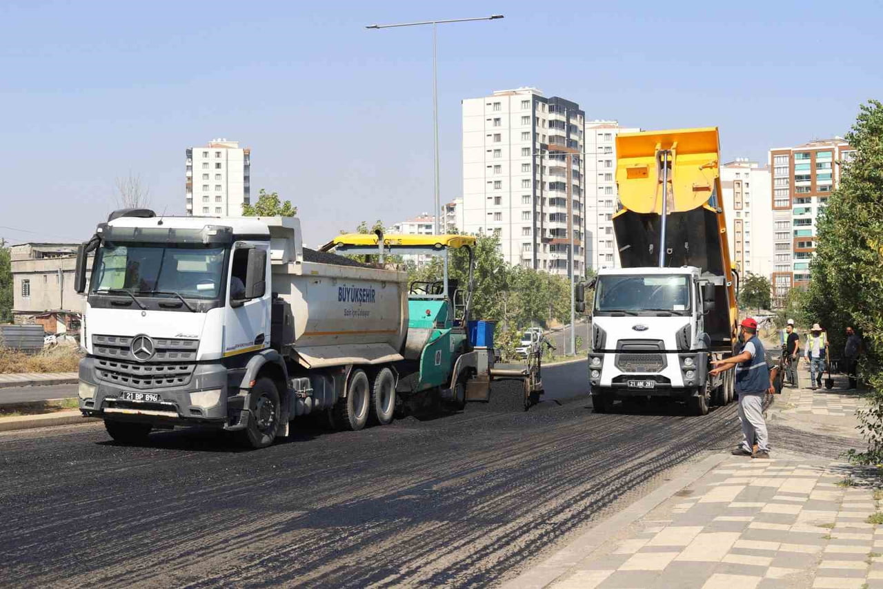 DİYARBAKIR BÜYÜKŞEHİR BELEDİYESİ, KAYAPINAR İLÇESİNDEKİ ABDULKADİR AKSU CADDESİ İLE BAĞLAR...