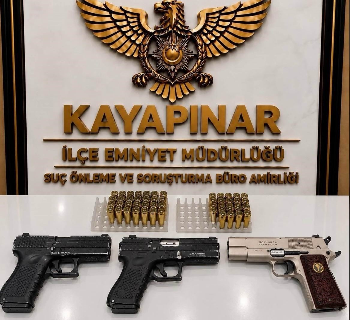 DİYARBAKIR’DA POLİS EKİPLERİNCE DÜZENLENEN RUHSATSIZ SİLAH VE DOLANDIRICILIK OPERASYONUNDA 6 ŞAHIS...