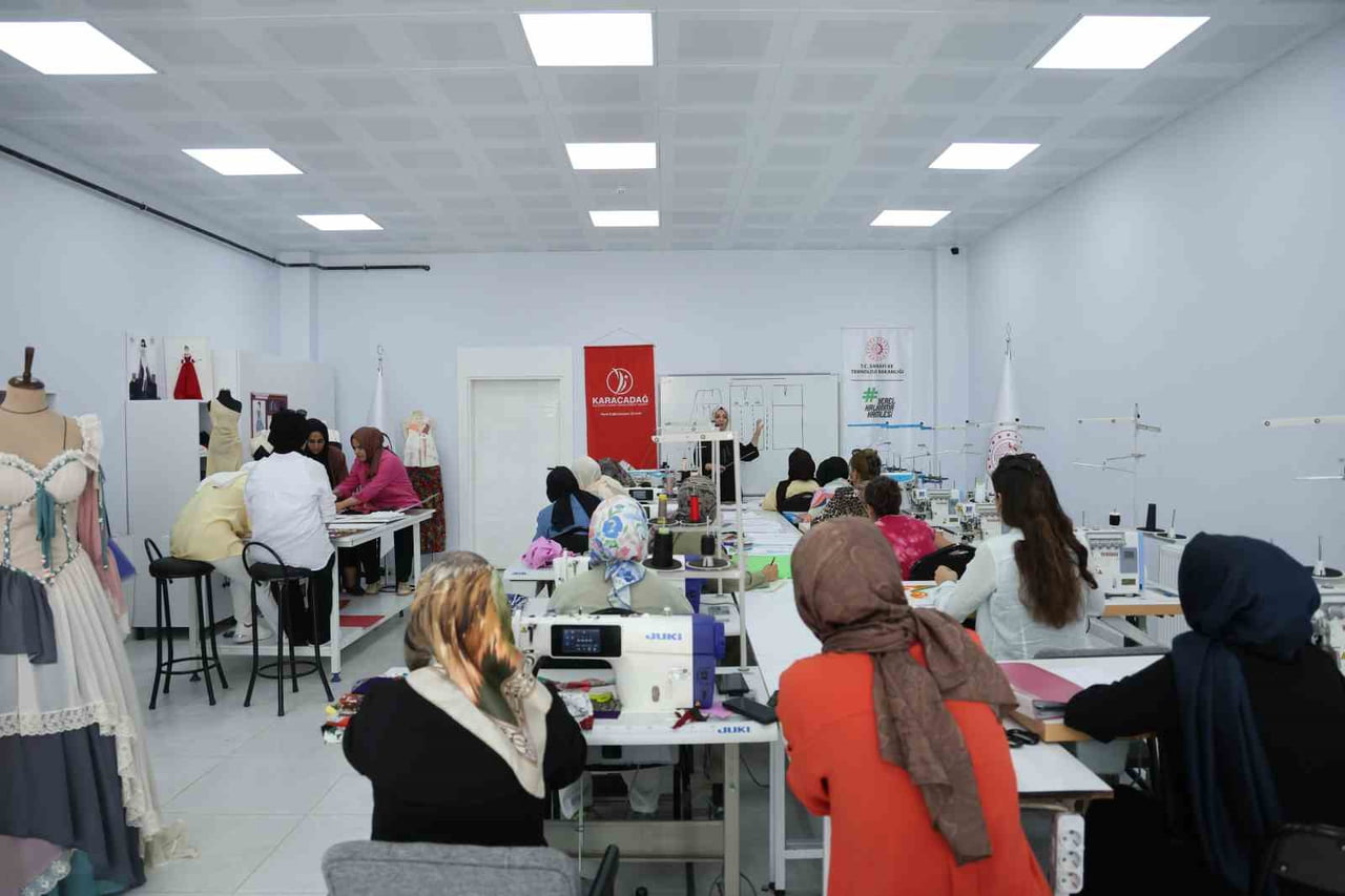 DİYARBAKIR’DA PROJE KAPSAMINDA DİŞ HEKİMLİĞİ ÖĞRENCİSİNDEN, İNŞAAT MÜHENDİSLİĞİNE, YÜKSEK...
